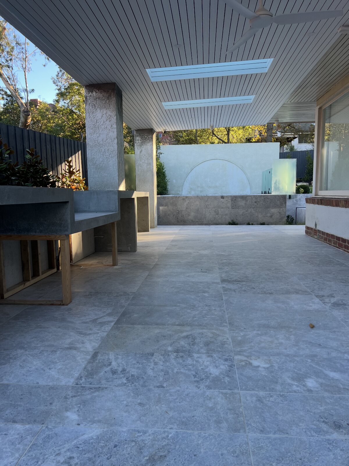 Alfresco with recessed arch detail
